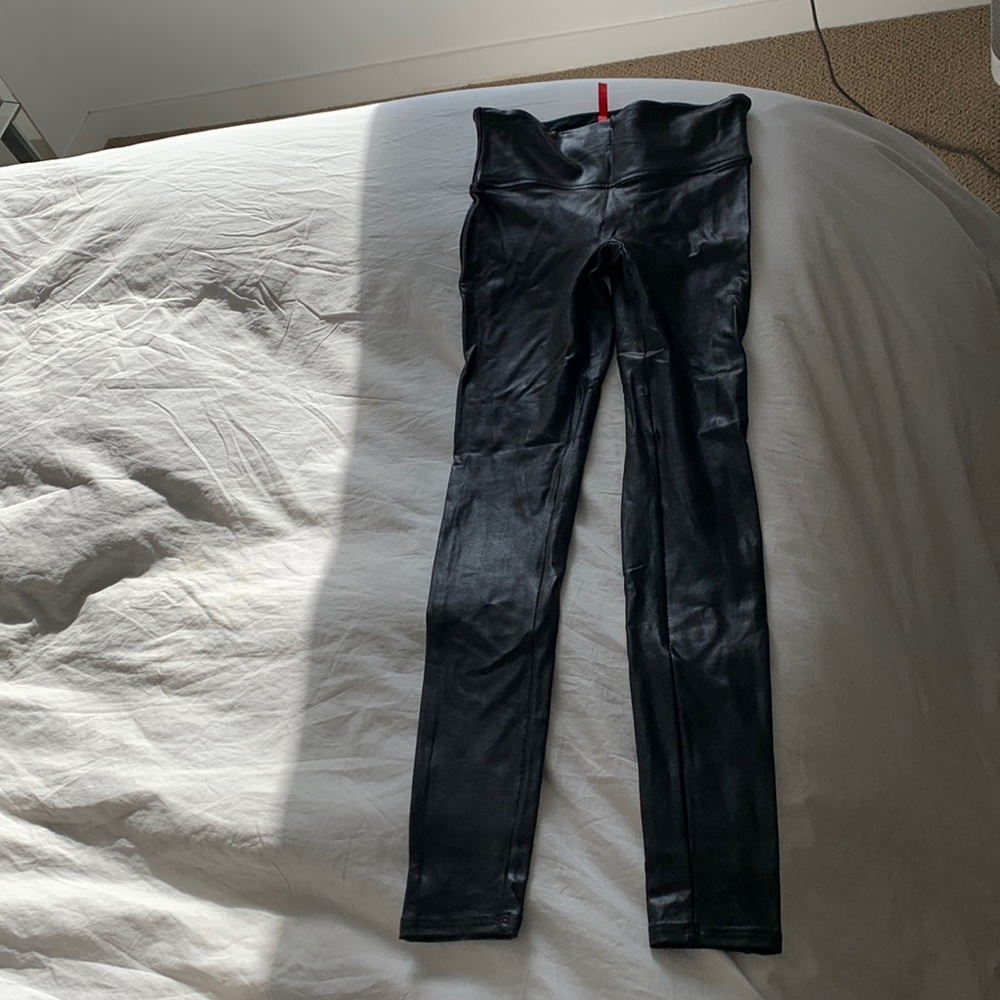 Spanks faux leather leggings